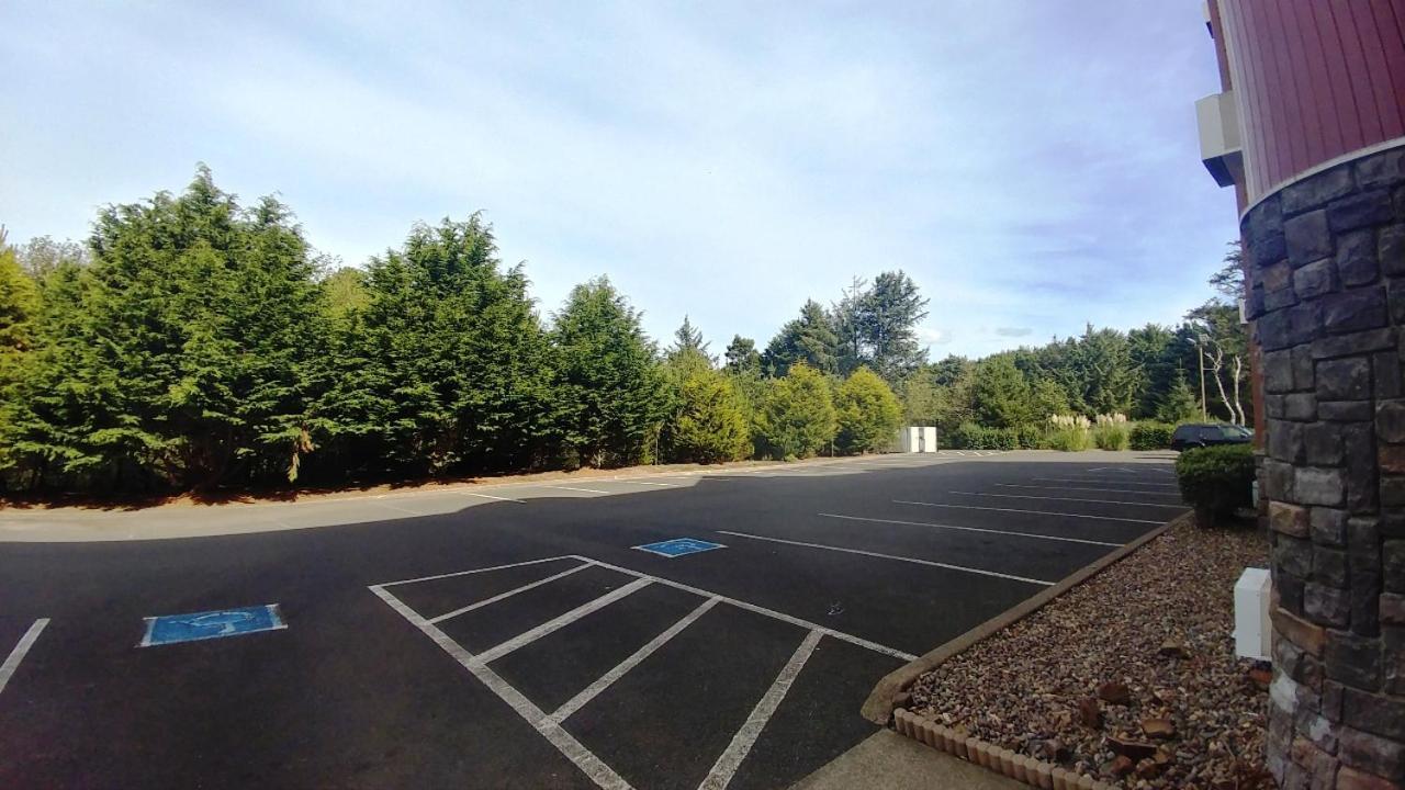 Palace Inn & Suites Λίνκολν Σίτι Εξωτερικό φωτογραφία