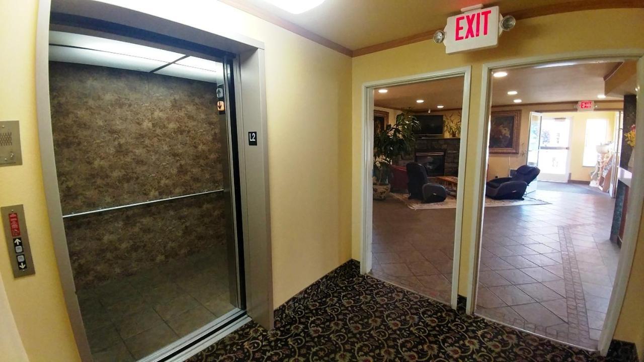 Palace Inn & Suites Λίνκολν Σίτι Εξωτερικό φωτογραφία