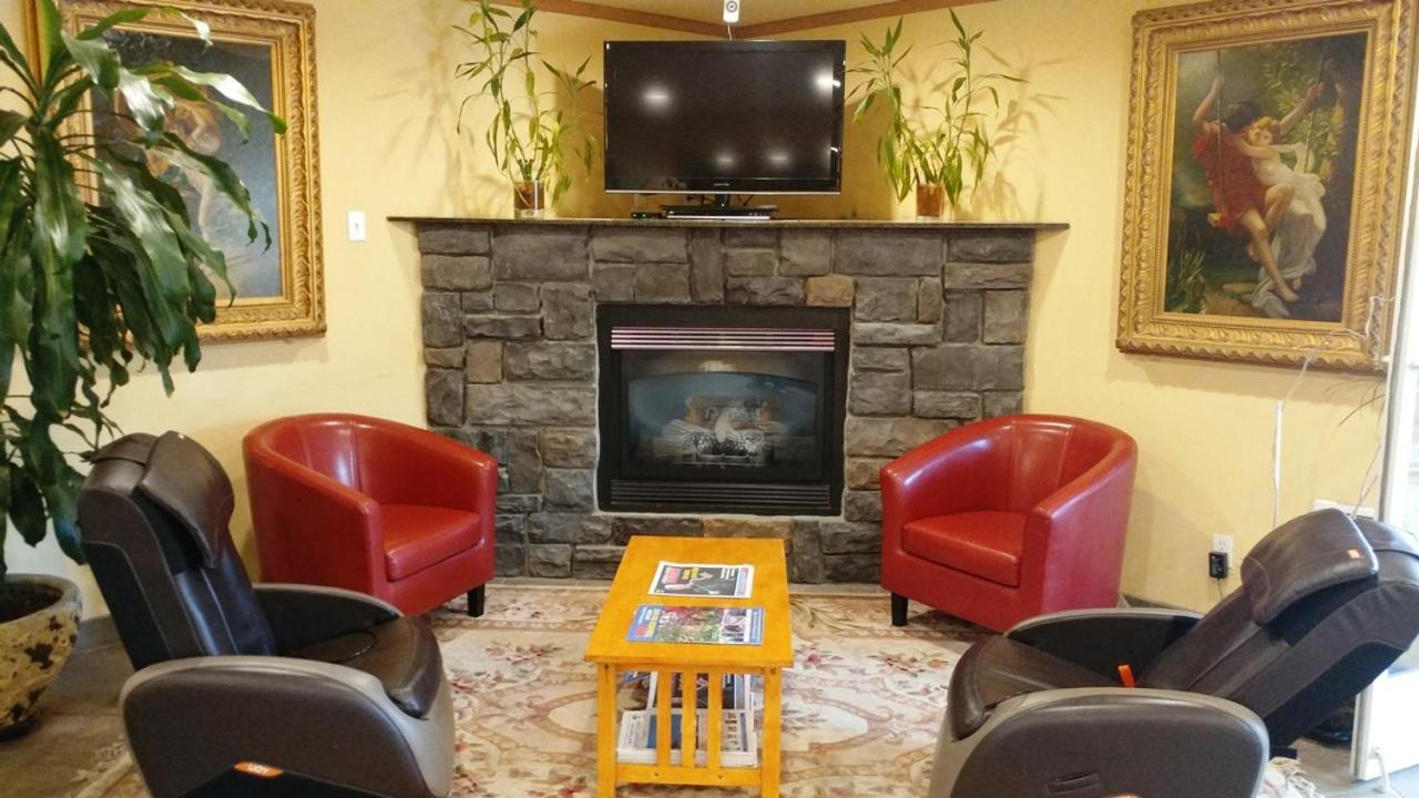 Palace Inn & Suites Λίνκολν Σίτι Εξωτερικό φωτογραφία